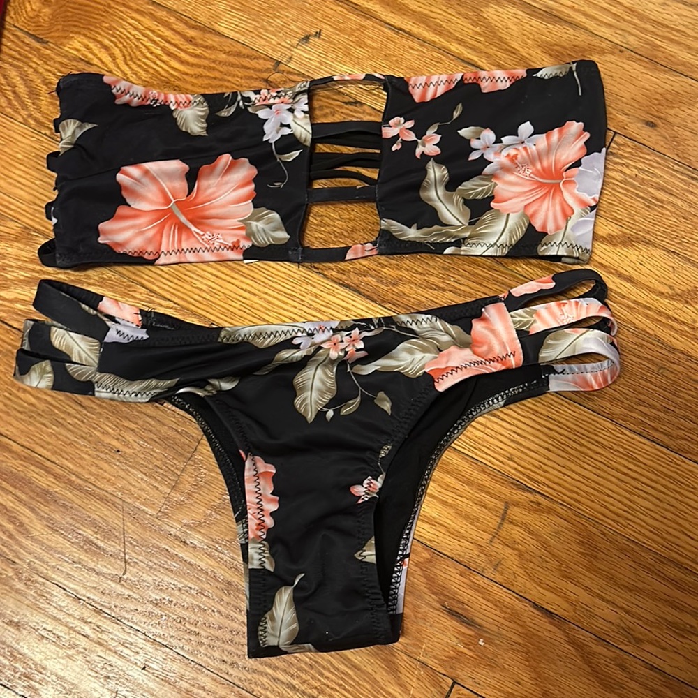 Black flower bikini set